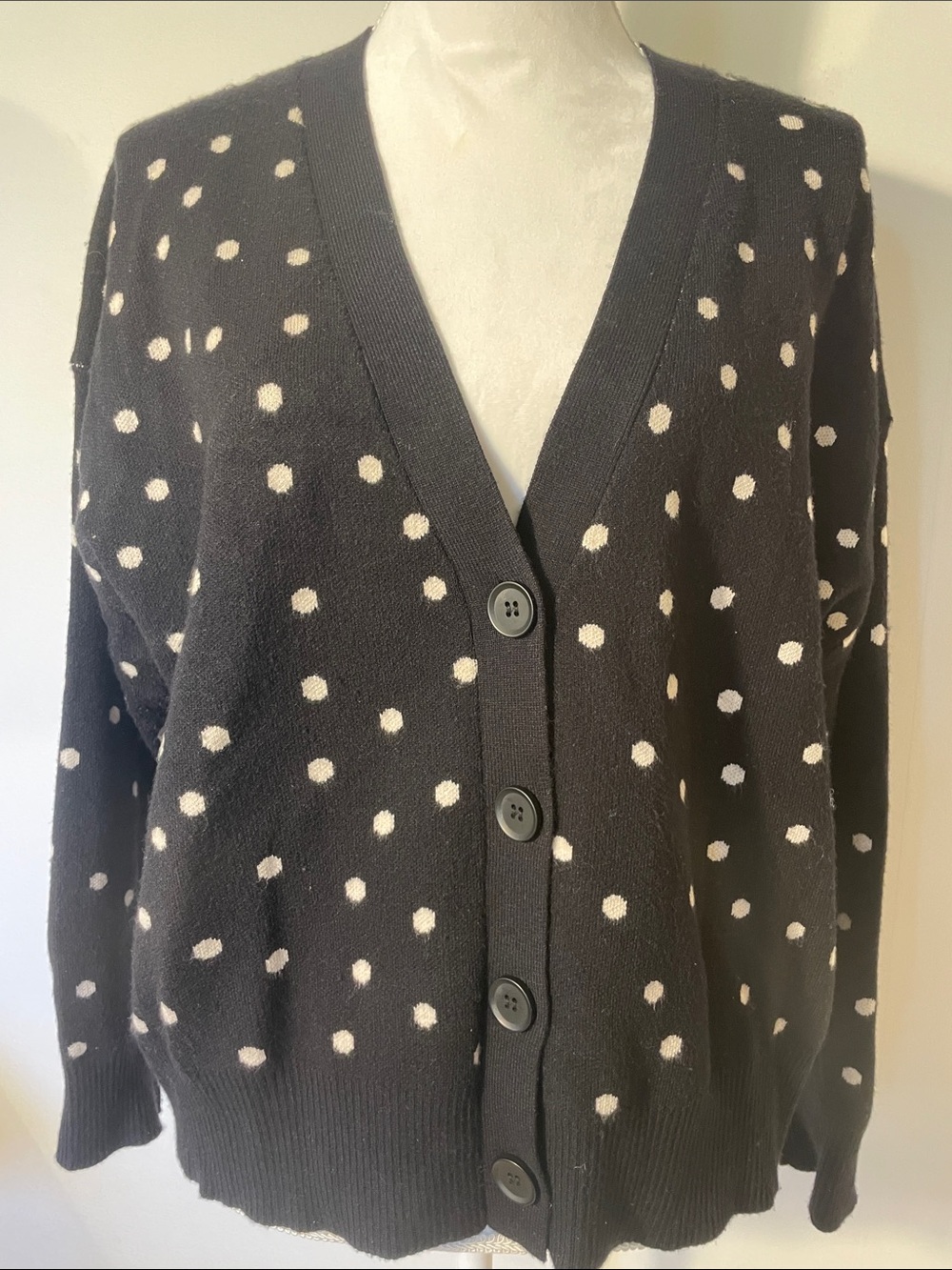 Tahari Woman 2XL
Polka dot 4 Button Cardigan